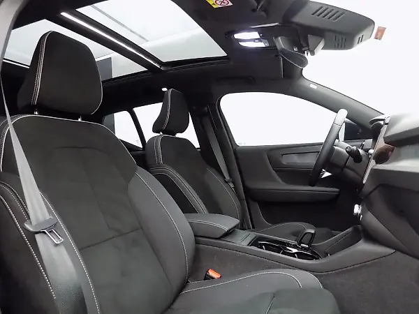 Volvo XC40 Recharge - Imagem 13
