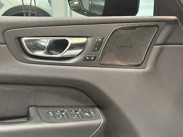 Volvo Xc60 Recharge Plug-in Hybrid - Imagem 13