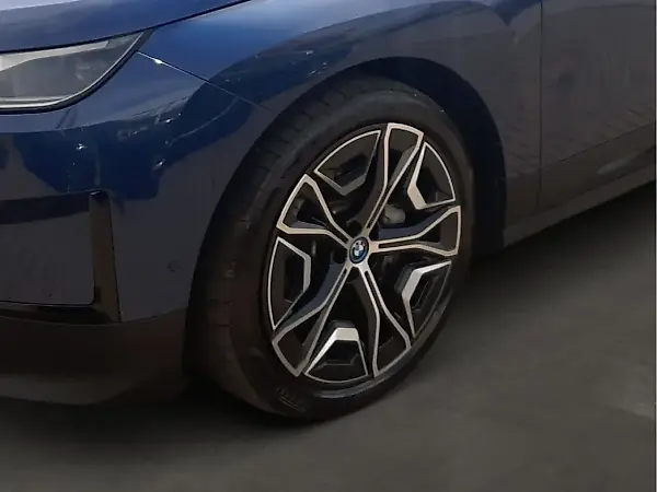 BMW Ix - Imagem 4