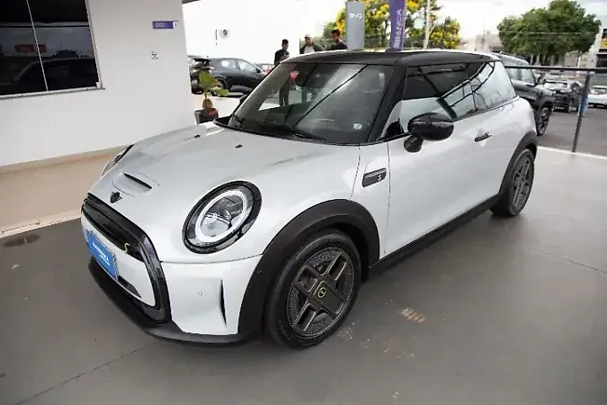 Mini Cooper SE - Imagem 1