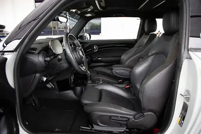 Mini Cooper SE - Imagem 18