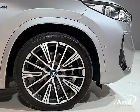 BMW IX1 - Imagem 10