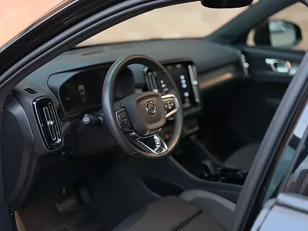 Volvo EX40 - Imagem 8