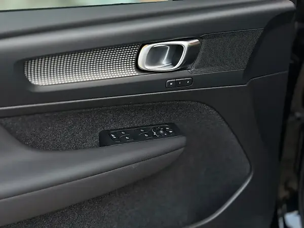 Volvo EX40 - Imagem 11