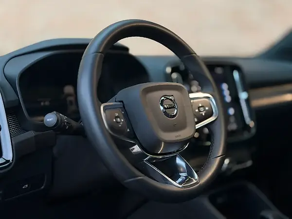 Volvo EX40 - Imagem 13