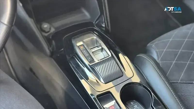 Peugeot E-2008 - Imagem 10