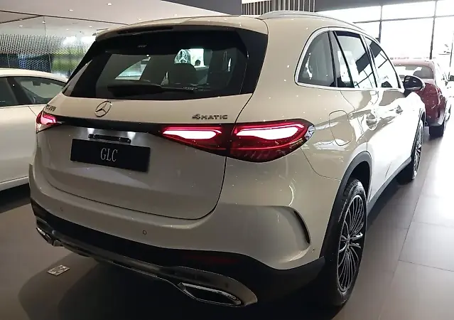 Mercedes Glc 300e - Imagem 10