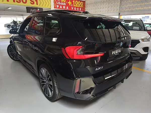 BMW IX1 - Imagem 14