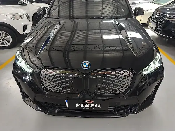 BMW IX1 - Imagem 12
