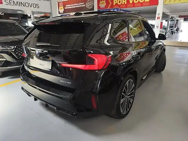 BMW IX1 - Imagem 15