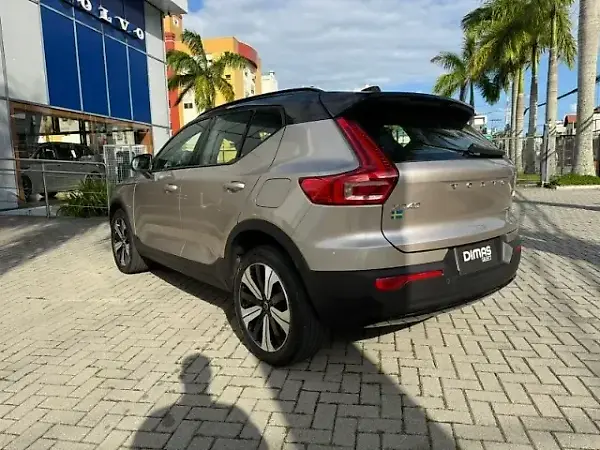 Volvo XC40 Recharge - Imagem 6