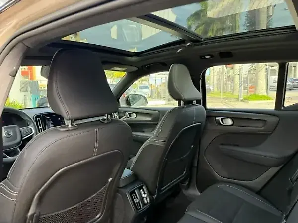 Volvo XC40 Recharge - Imagem 12