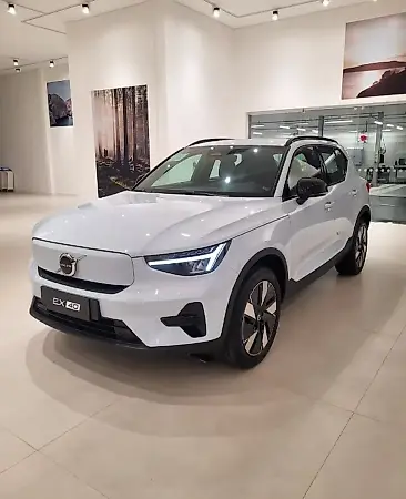 Volvo EX40 - Imagem 3