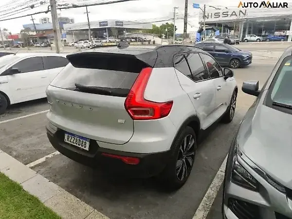 Volvo XC40 Recharge - Imagem 1