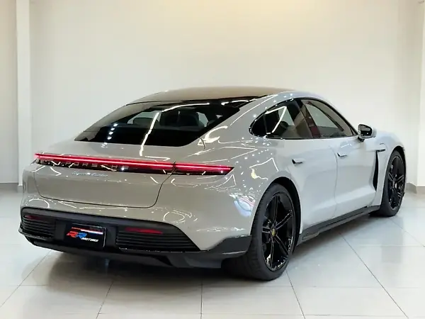 Porsche Taycan - Imagem 3