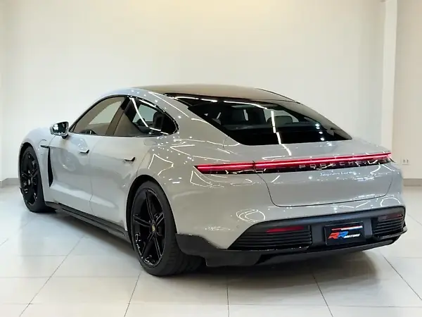 Porsche Taycan - Imagem 5
