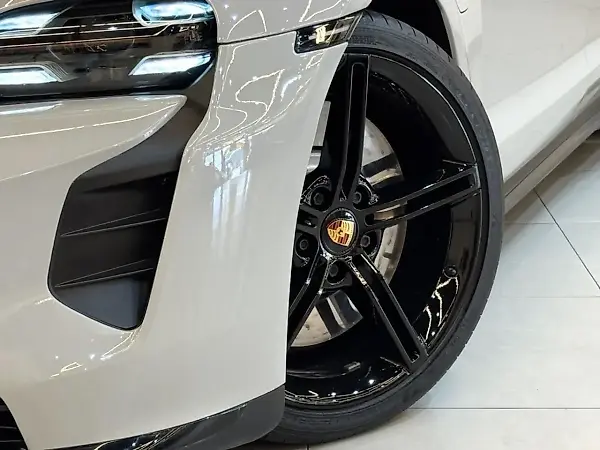 Porsche Taycan - Imagem 7