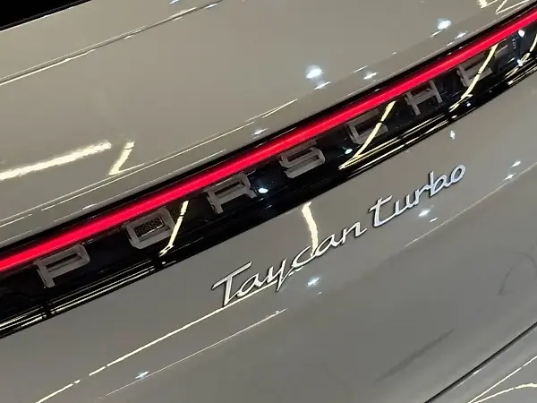 Porsche Taycan - Imagem 8