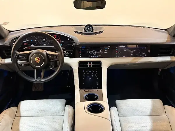 Porsche Taycan - Imagem 10