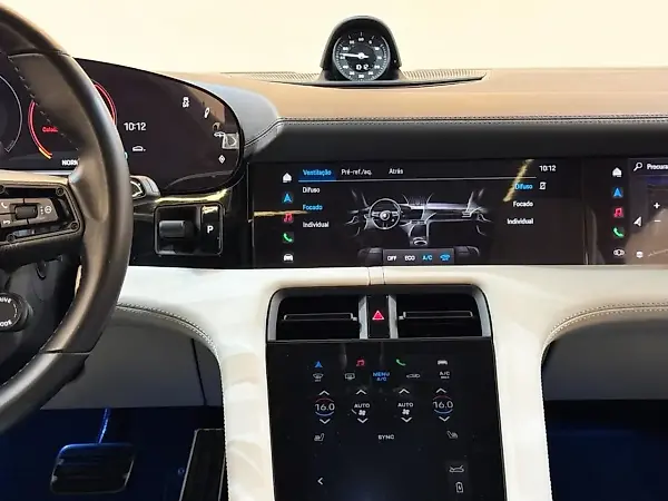 Porsche Taycan - Imagem 11