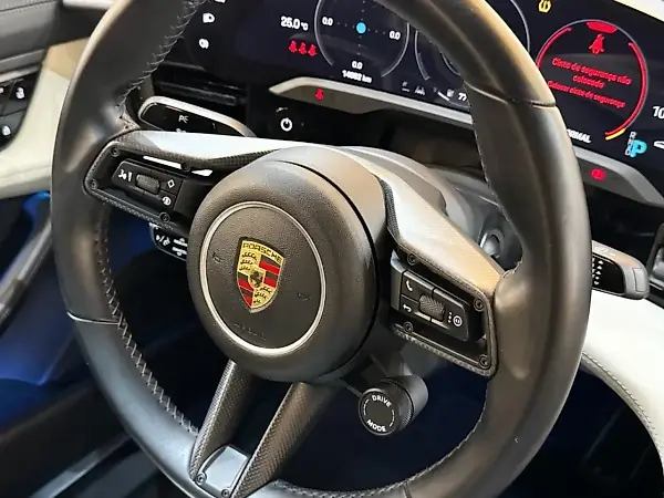 Porsche Taycan - Imagem 12