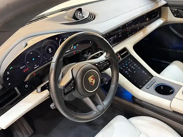 Porsche Taycan - Imagem 13