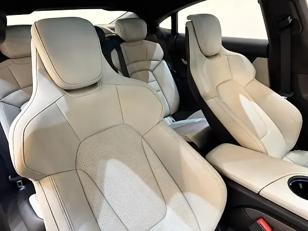 Porsche Taycan - Imagem 15