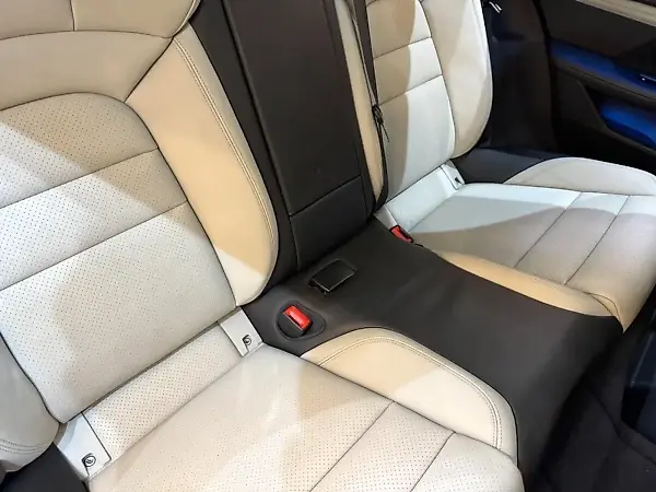 Porsche Taycan - Imagem 18