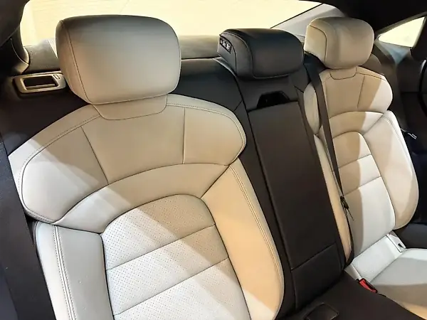 Porsche Taycan - Imagem 17