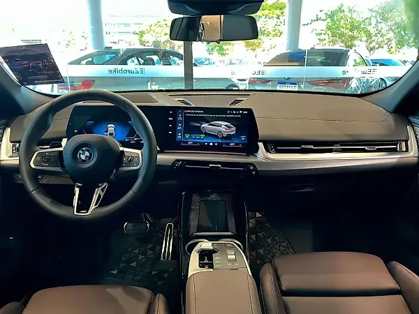 BMW IX2 - Imagem 8