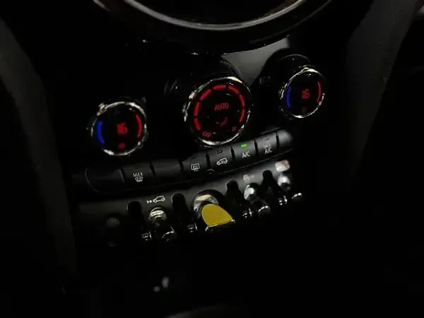 Mini Cooper SE - Imagem 17