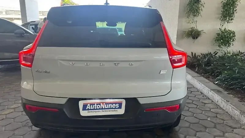 Volvo XC40 Recharge - Imagem 4