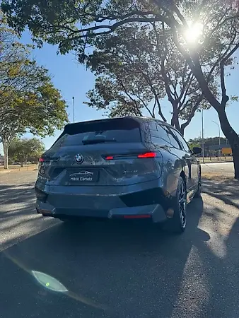 BMW Ix - Imagem 2