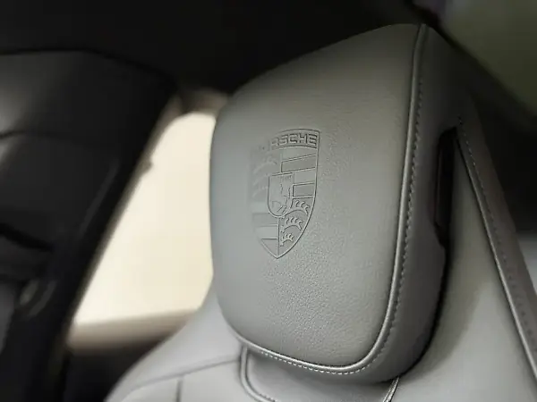 Porsche Taycan - Imagem 14