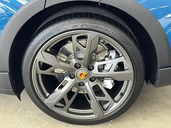 Porsche Taycan - Imagem 18