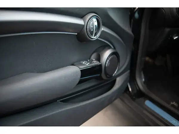 Mini Cooper SE - Imagem 13
