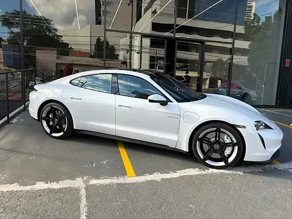 Porsche Taycan - Imagem 5