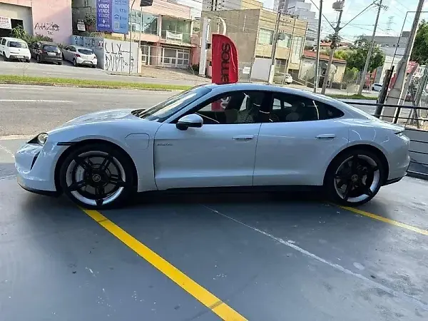 Porsche Taycan - Imagem 4