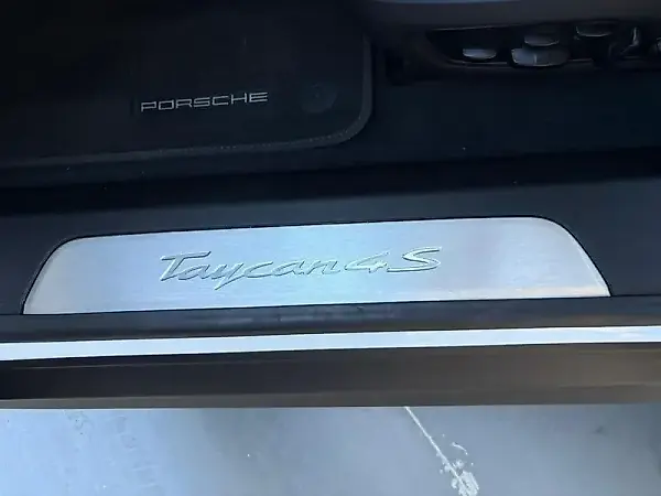 Porsche Taycan - Imagem 9
