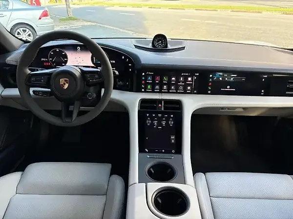 Porsche Taycan - Imagem 12