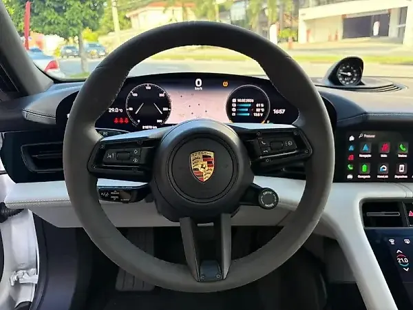 Porsche Taycan - Imagem 13