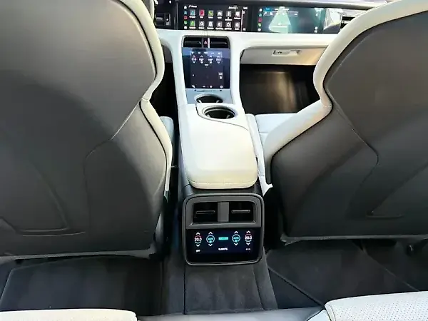 Porsche Taycan - Imagem 15
