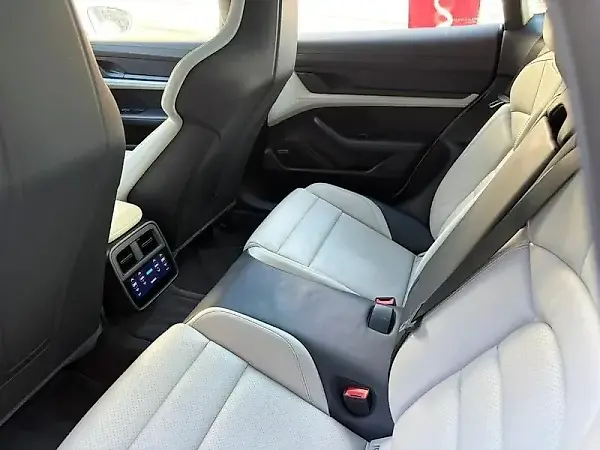 Porsche Taycan - Imagem 16