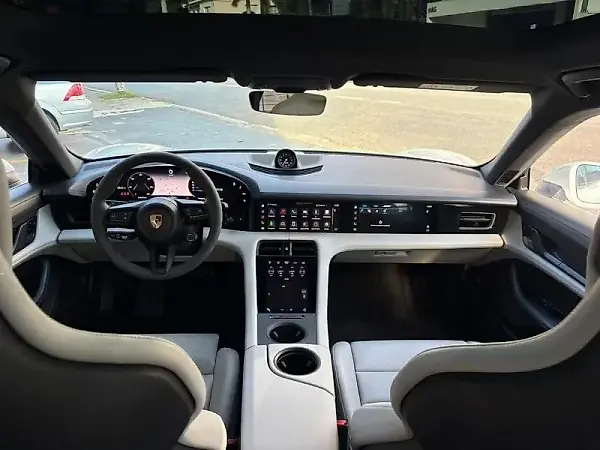 Porsche Taycan - Imagem 14