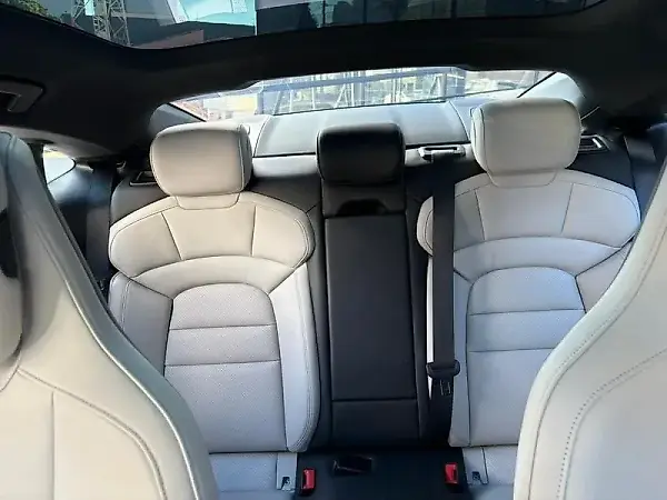 Porsche Taycan - Imagem 18