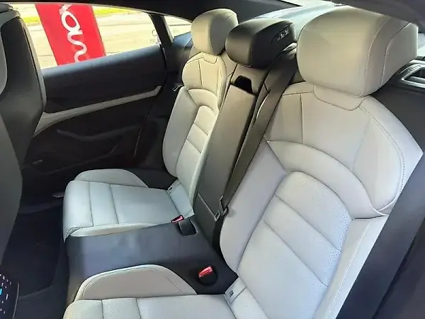 Porsche Taycan - Imagem 17
