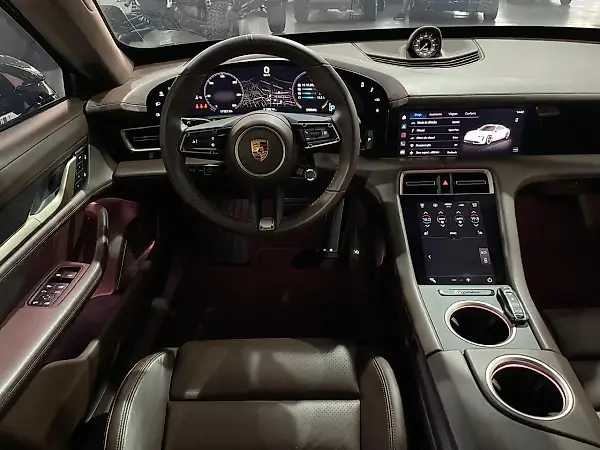 Porsche Taycan - Imagem 8