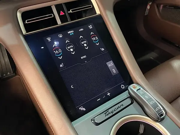 Porsche Taycan - Imagem 10