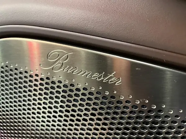 Porsche Taycan - Imagem 12
