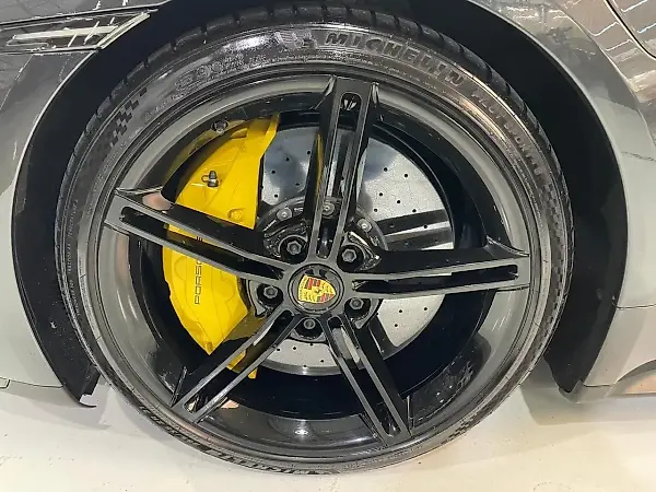 Porsche Taycan - Imagem 16